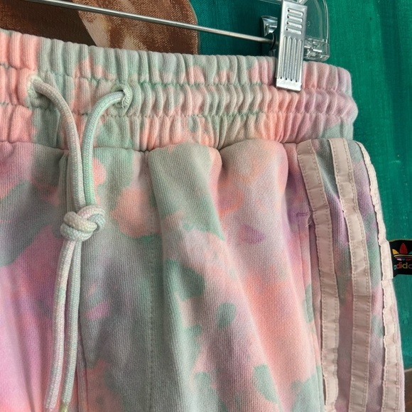 2018 Pharrell Williams x Adidas HU Printed Athletic Shorts Men's Size XS Tie Dye - Picture 6 of 16